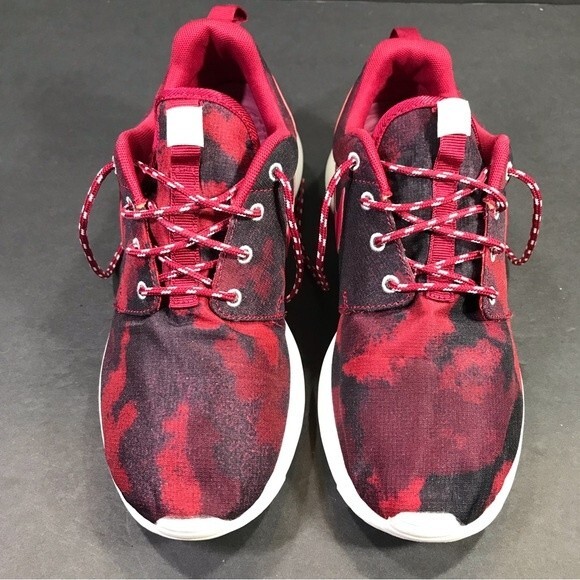 Nike Roshe Run Women’s Sneakers Fusion Red Black Camouflage Size - 7.5 - Picture 4 of 9